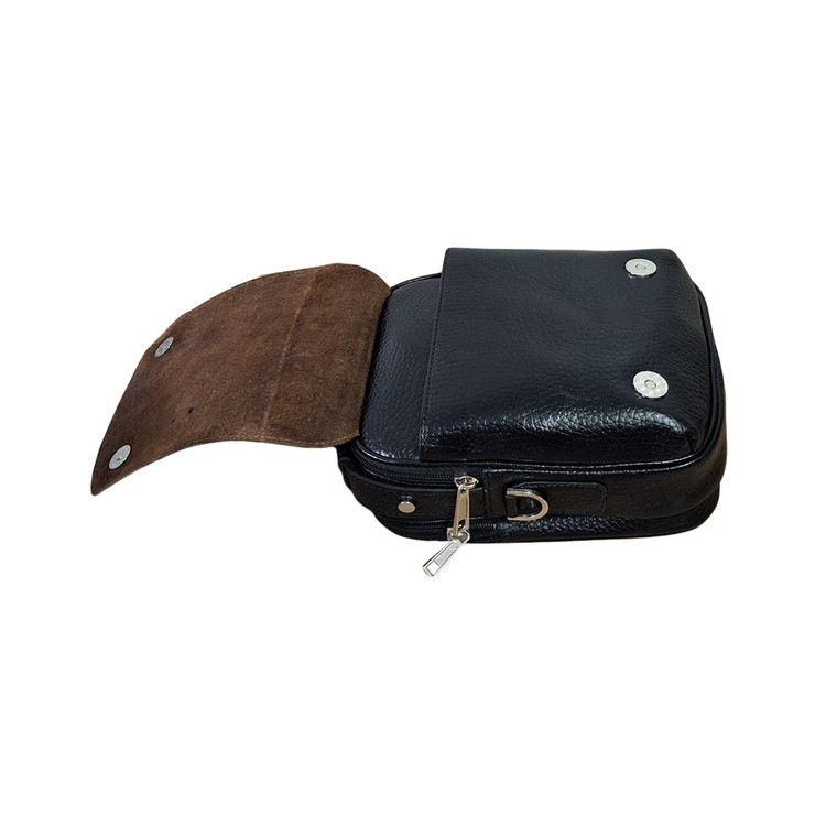 کیف دوشی و دستی اسپرت مدل رایان از تمام چرم گاوی اعلا با دو خانه و چندین محفظه جادار در رنگهای مشکی، قهوهای و عسلی مناسب فروش عمده انگلیسی Rayan sporty leather crossbody and hand bag made of premium cow leather with two compartments and multiple spaciou